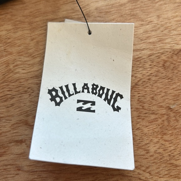 Brand is Billabong - Picture 7 of 10